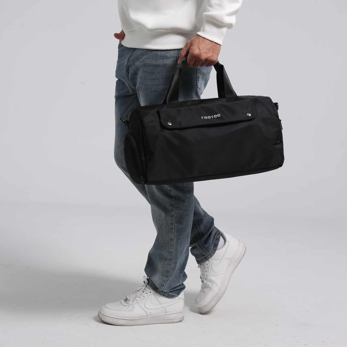 Minimalist Mobility: The R9 Sling for Active Lifestyles