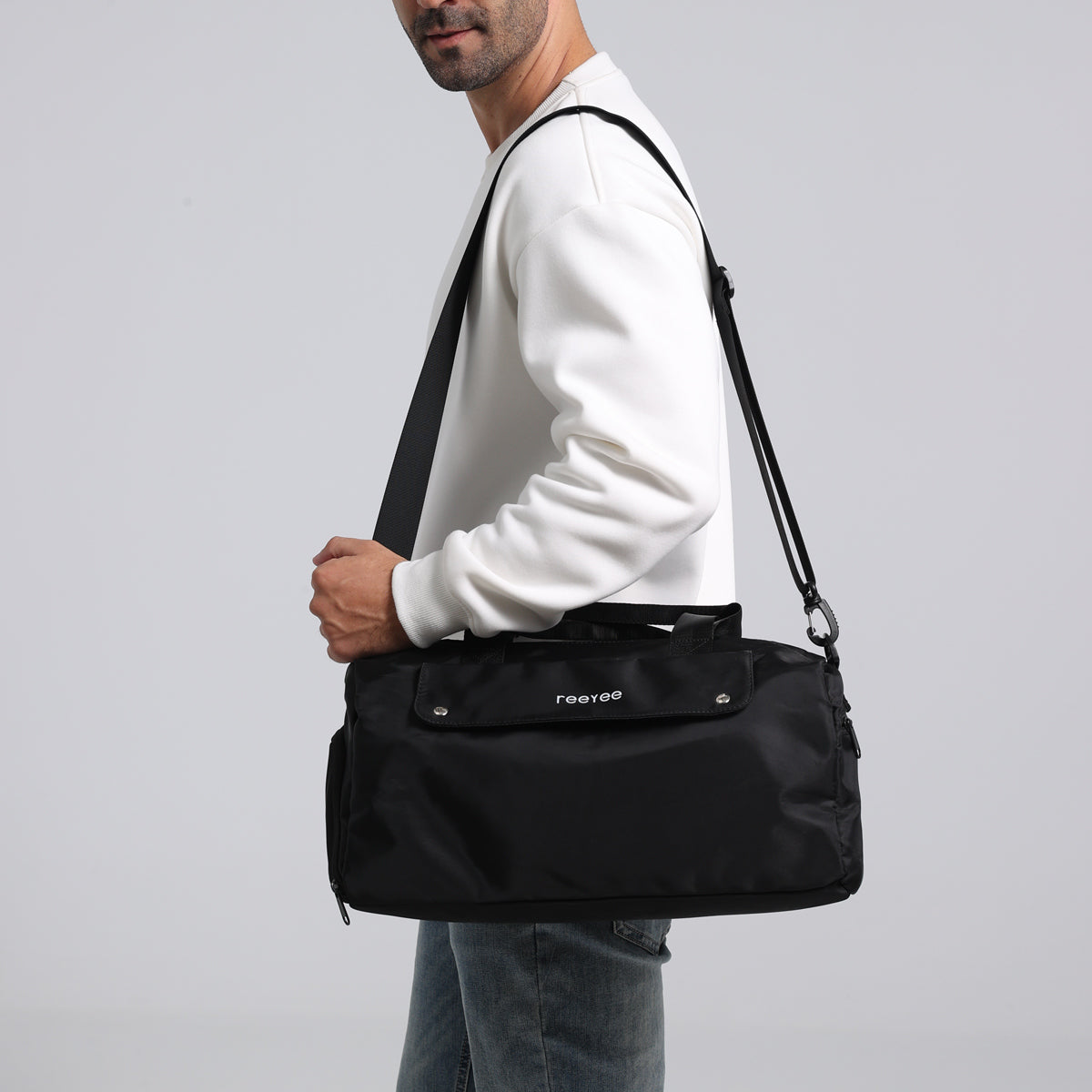 Minimalist Mobility: The R9 Sling for Active Lifestyles