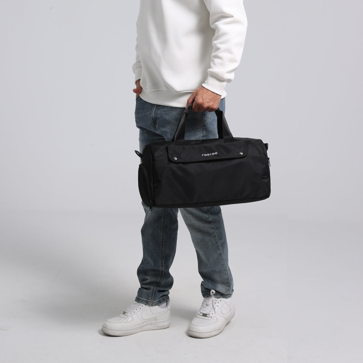 Minimalist Mobility: The R9 Sling for Active Lifestyles