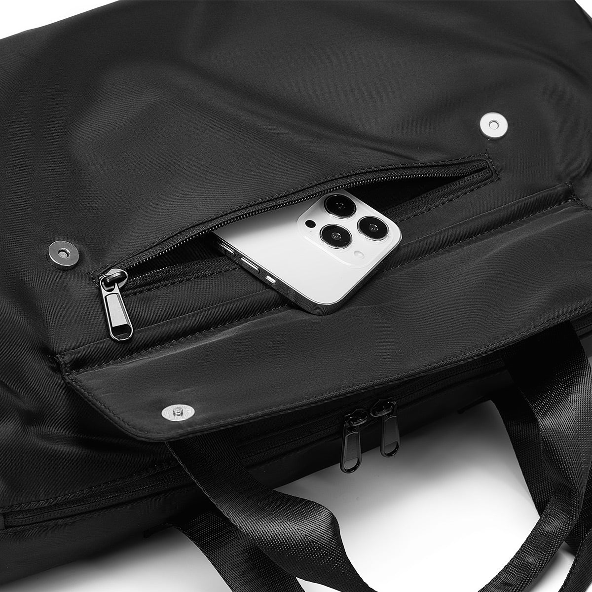 Minimalist Mobility: The R9 Sling for Active Lifestyles