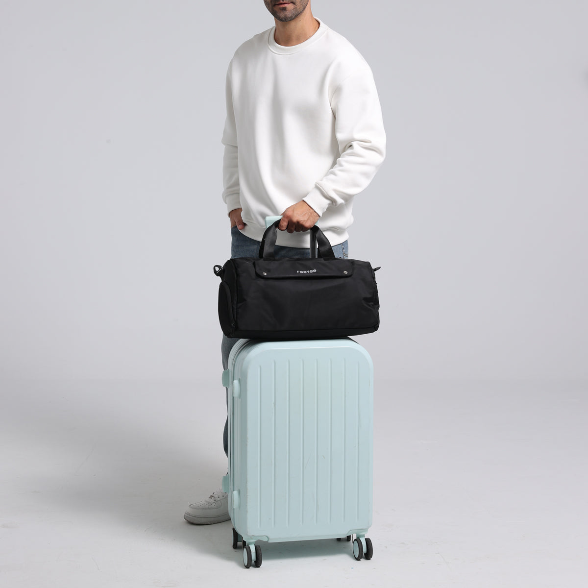 Minimalist Mobility: The R9 Sling for Active Lifestyles